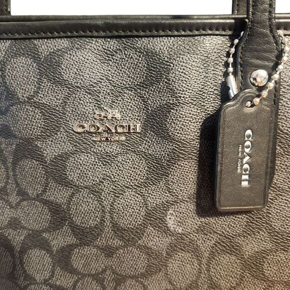 Coach City Zip Tote Signature printed leather. - Picture 3 of 13